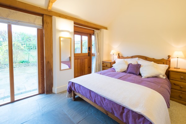 Cider Apple Cottage bedroom with en-suite Cider Apple Cottage bedroom with en-suite